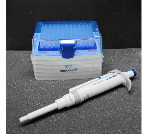 Пипет-дозатор Eppendorf Research Plus, 100-1000 мкл (Артикул 3120000062) Пипет-дозатор Eppendorf Research Plus, 100-1000 мкл (Артикул 3120000062)